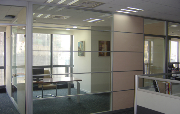 办公室玻璃材质墙面设计效果图