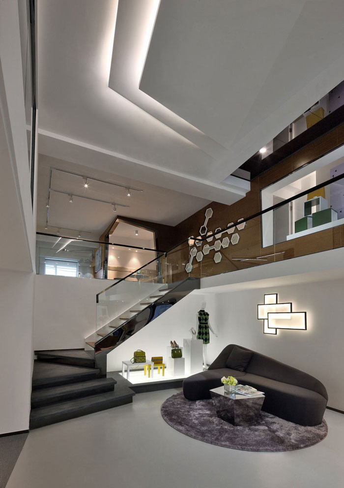 LOFT风格办公室楼梯区域装修设计
