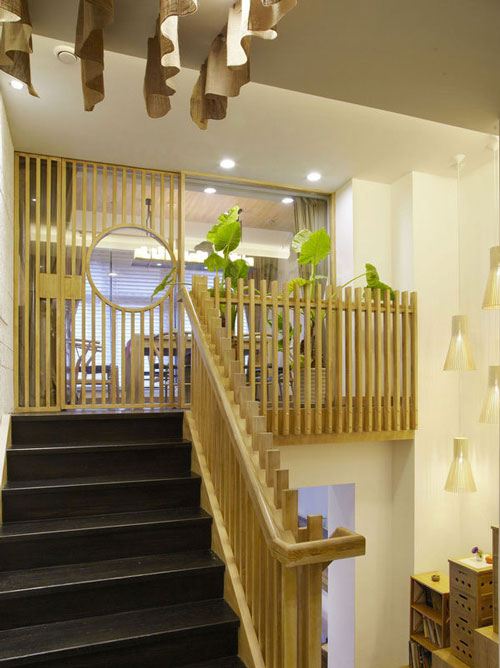 原生态餐饮店楼梯区域装修设计案例效果图