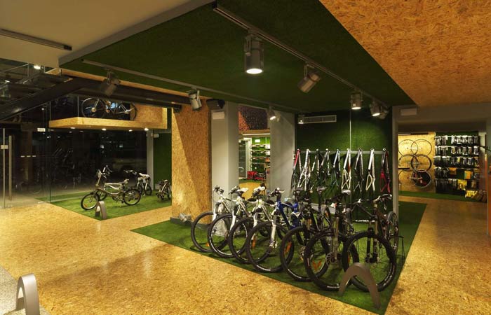 绿色天然草坪自行车店loft装修设计案例效果图