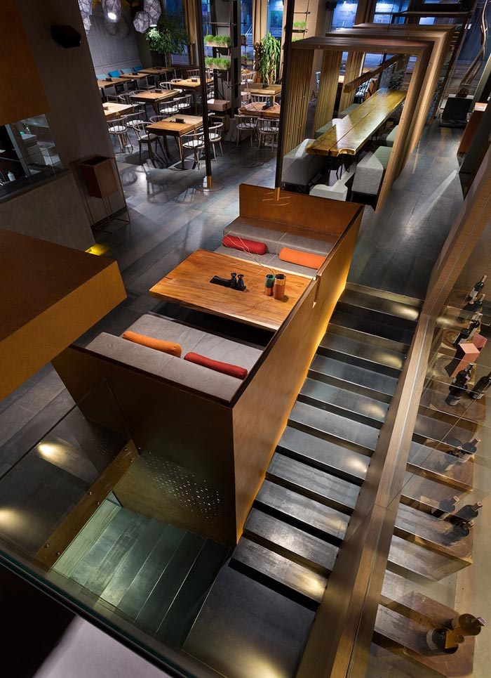 2000平方餐厅楼梯休息区域设计效果图