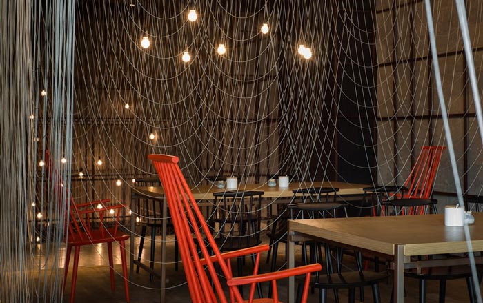 铁架与钢丝塑造200平方层次分明的餐厅餐桌区域设计方案效果图