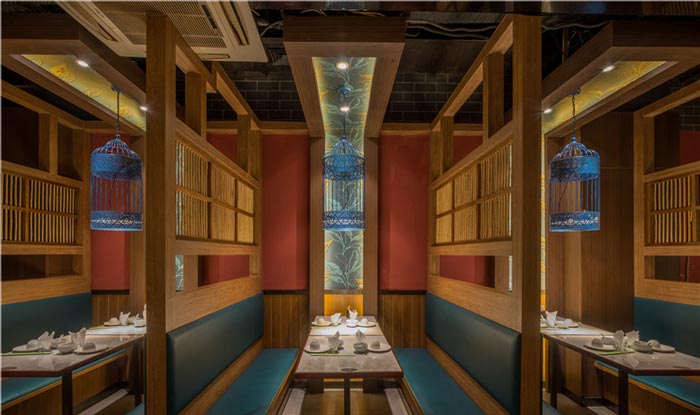 多元文化融合的餐厅大厅隔断就餐区域设计效果图