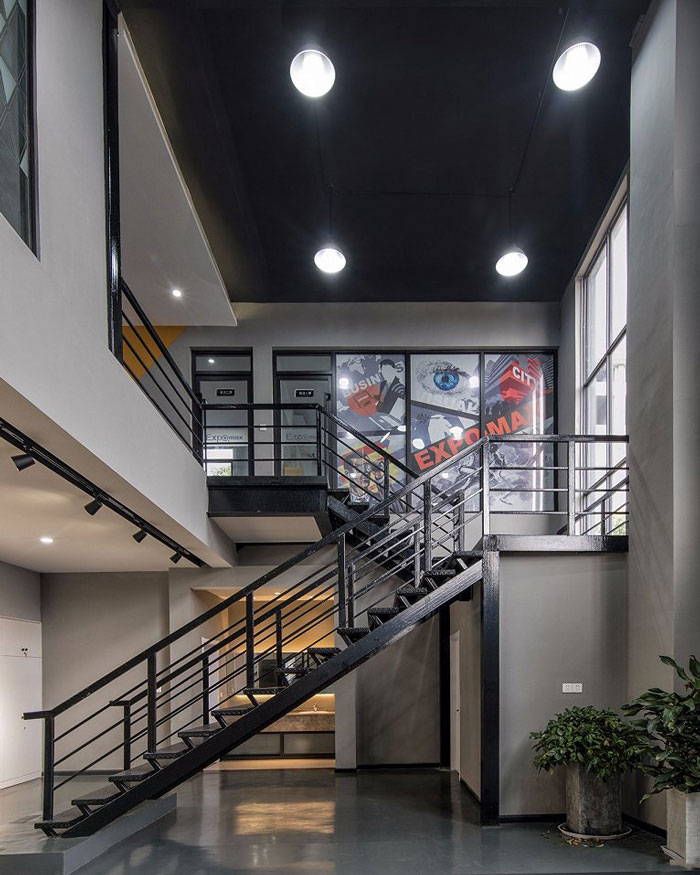展示器材公司办公室楼梯装修设计效果图