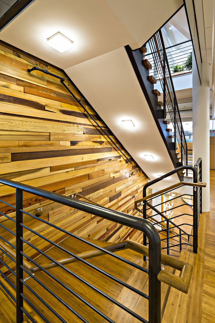 食品贸易公司办公室楼梯装修设计实景图