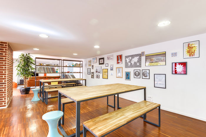 两层550平方办公室阅读区装修设计效果图